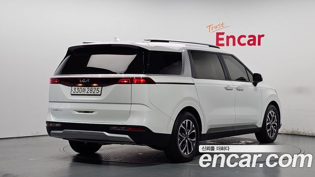 Kia Canival 2023 — photo 2
