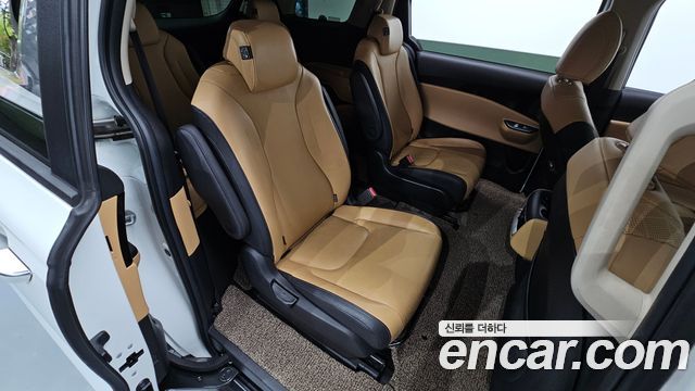 Kia Canival 2023 — photo 11
