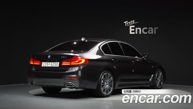 BMW 5-Series 2019 — photo 2