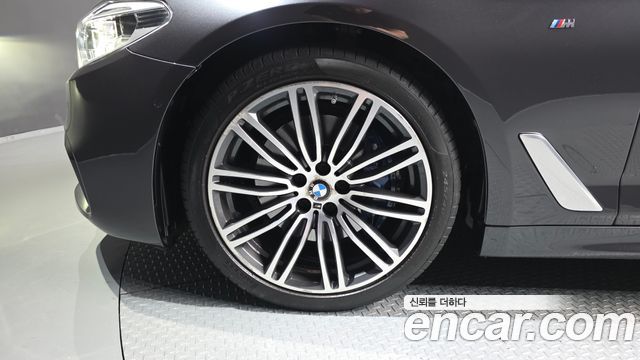 BMW 5-Series 2019 — photo 5