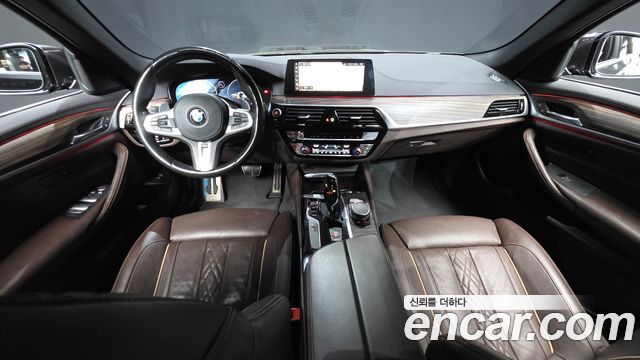 BMW 5-Series 2019 — photo 10