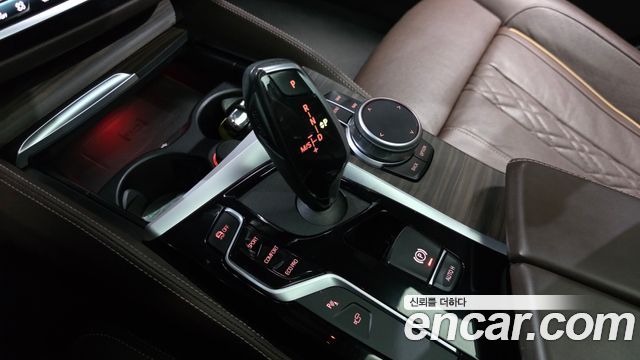 BMW 5-Series 2019 — photo 12