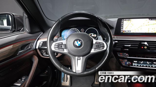 BMW 5-Series 2019 — photo 19