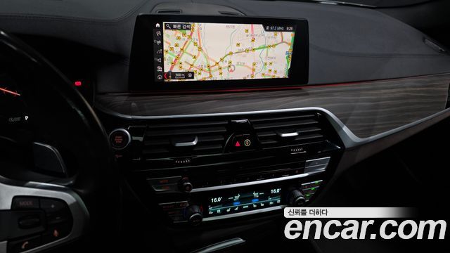 BMW 5-Series 2019 — photo 20