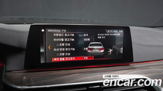 BMW 5-Series 2019 — photo 22