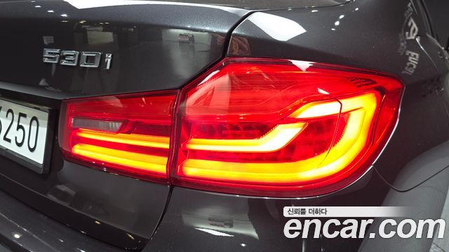 BMW 5-Series 2019 — photo 9