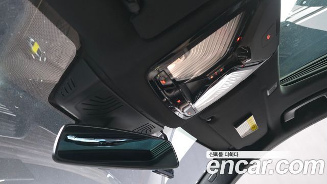 BMW 5-Series 2019 — photo 30