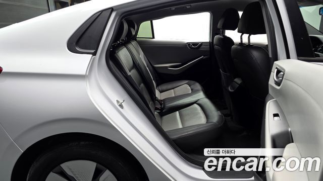 Hyundai Ioniq 2020 — photo 17