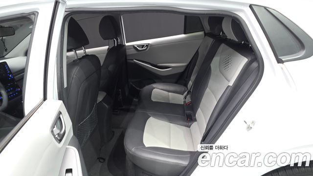 Hyundai Ioniq 2020 — photo 18