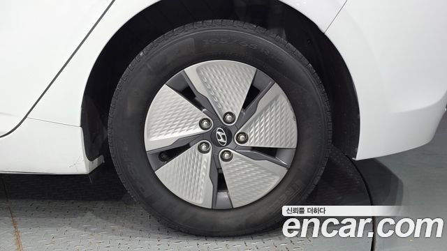 Hyundai Ioniq 2020 — photo 7