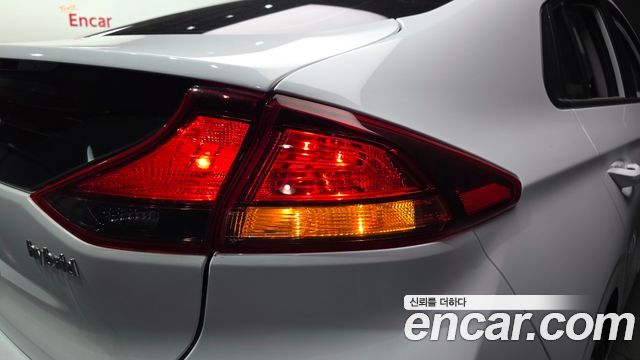 Hyundai Ioniq 2020 — photo 9
