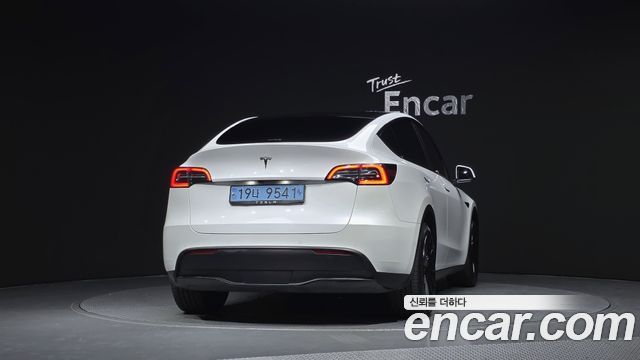 Tesla Model Y 2022 — photo 4