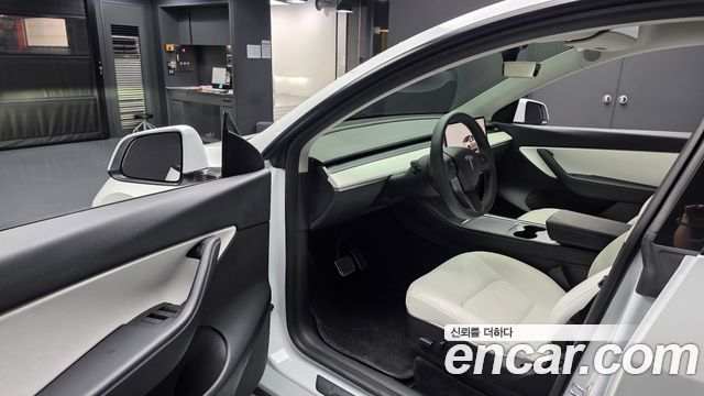 Tesla Model Y 2022 — photo 13