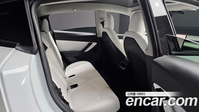 Tesla Model Y 2022 — photo 17