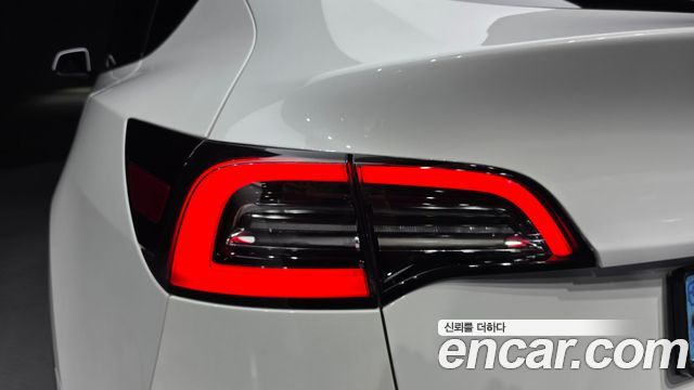 Tesla Model Y 2022 — photo 9
