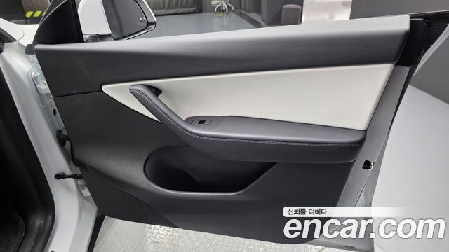 Tesla Model Y 2022 — photo 14