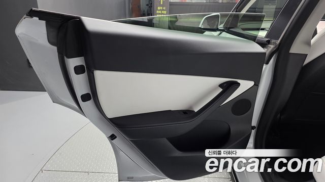 Tesla Model Y 2022 — photo 15