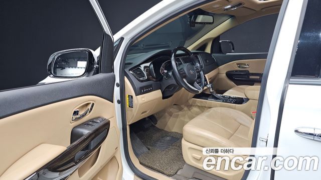 Kia Canival 2019 — photo 10