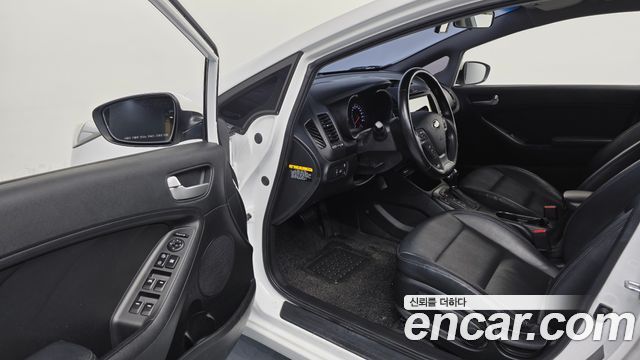 Kia K3 2013 — photo 10
