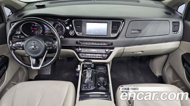 Kia Canival 2018 — photo 7