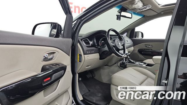 Kia Canival 2018 — photo 10