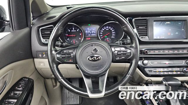 Kia Canival 2018 — photo 13
