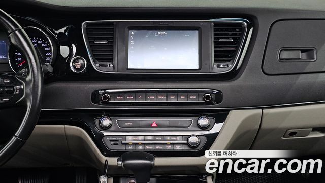 Kia Canival 2018 — photo 14