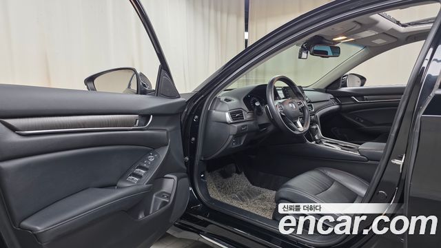 Honda Accord 2018 — photo 13