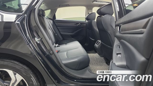Honda Accord 2018 — photo 17