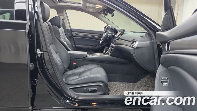 Honda Accord 2018 — photo 16