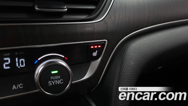 Honda Accord 2018 — photo 30
