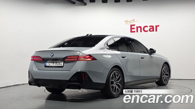 BMW 5-Series 2025 — photo 2
