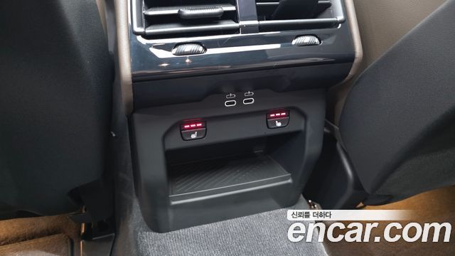 BMW 5-Series 2025 — photo 25
