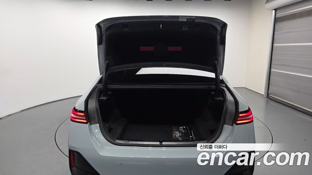 BMW 5-Series 2025 — photo 26