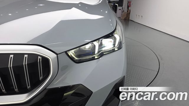 BMW 5-Series 2025 — photo 8