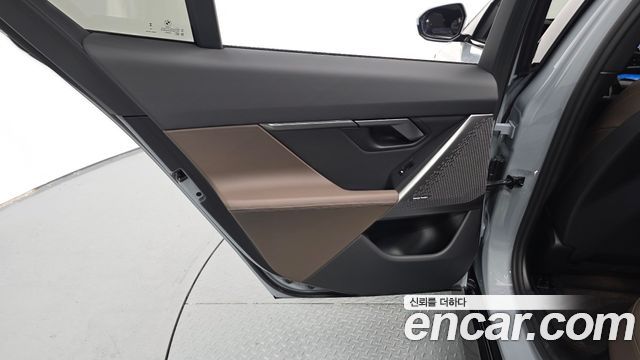 BMW 5-Series 2025 — photo 15