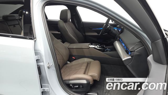 BMW 5-Series 2025 — photo 16