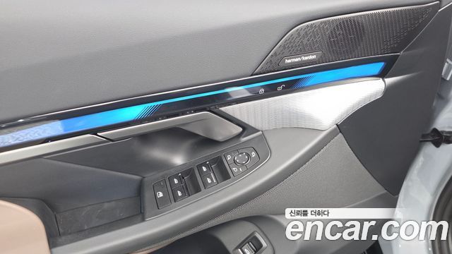 BMW 5-Series 2025 — photo 32