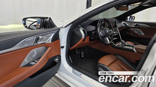BMW 8-Series 2022 — photo 10