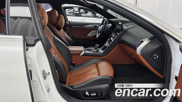 BMW 8-Series 2022 — photo 11