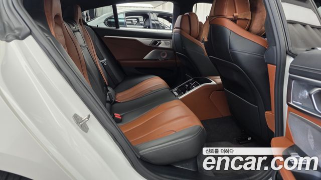 BMW 8-Series 2022 — photo 12
