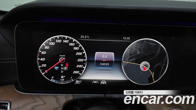 Mercedes-Benz E-Class 2020 — photo 11
