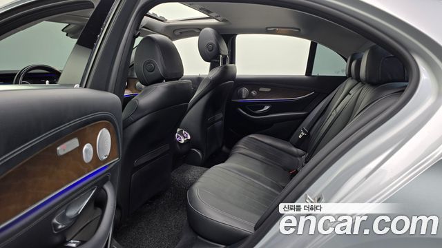 Mercedes-Benz E-Class 2020 — photo 18