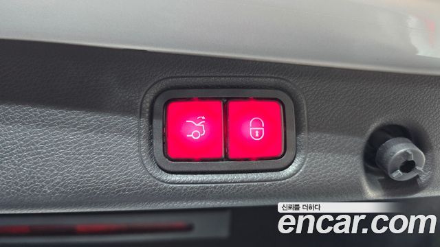 Mercedes-Benz E-Class 2020 — photo 23