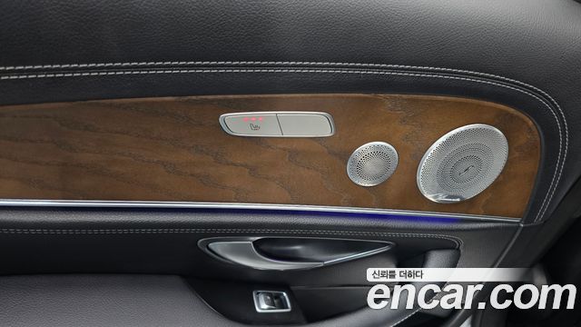 Mercedes-Benz E-Class 2020 — photo 24