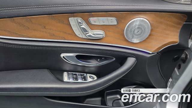 Mercedes-Benz E-Class 2020 — photo 25