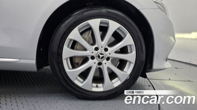 Mercedes-Benz E-Class 2020 — photo 7