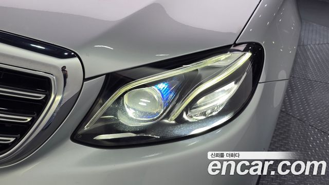 Mercedes-Benz E-Class 2020 — photo 8