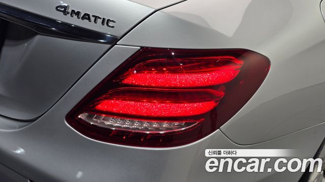 Mercedes-Benz E-Class 2020 — photo 9
