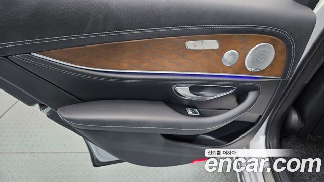 Mercedes-Benz E-Class 2020 — photo 15